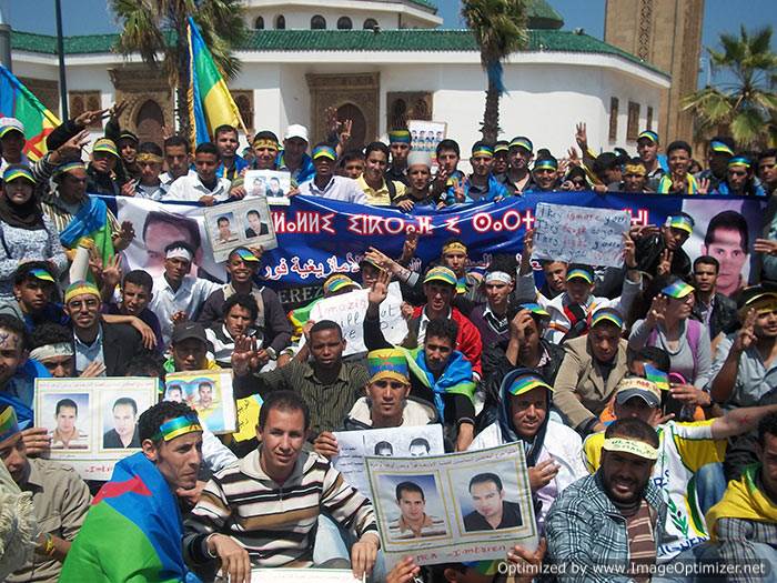 les Amazighes protestent à Marrakech,

par deux sit-in devant le Palais des Congrès et devant le Forum Mondial des Droits de l’Homme