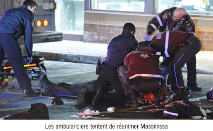 Les ambulanciers tentent de réanimer Massinissa